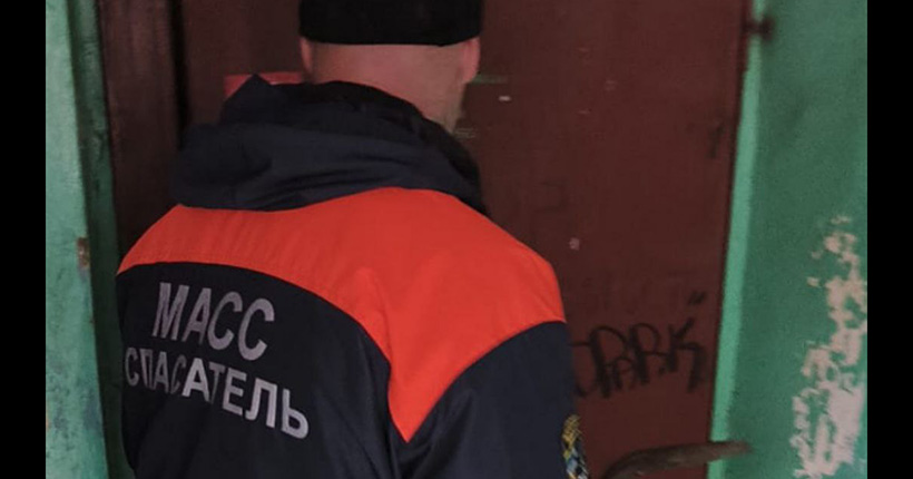 Новосибирские спасатели вытащили из ванны мужчину с большим весом