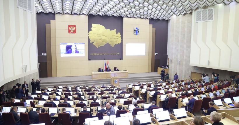 Новосибирские депутаты определили новую стоимость трудового патента для мигрантов