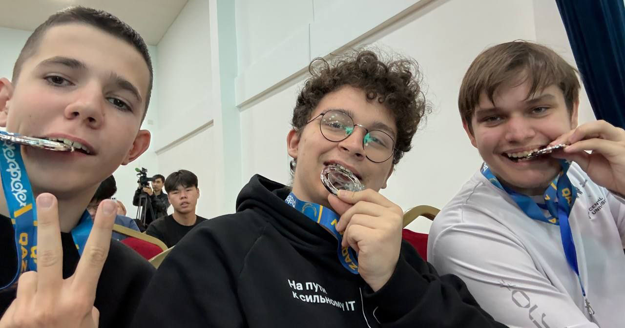 400 команд из 9 стран: школьники из Новосибирска заняли второе место на международной олимпиаде по ИИ