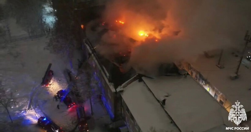 В Новосибирске вспыхнул пожар в трёхэтажном административном здании