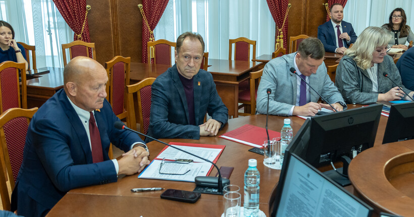 Комитет новосибирского заксобрания установил стоимость патента для иностранных граждан