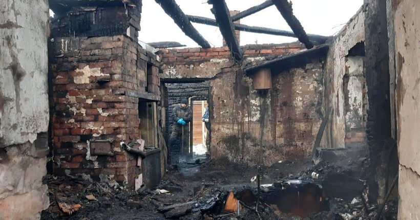 В Новосибирской области двое взрослых и ребёнок погибли в пожаре