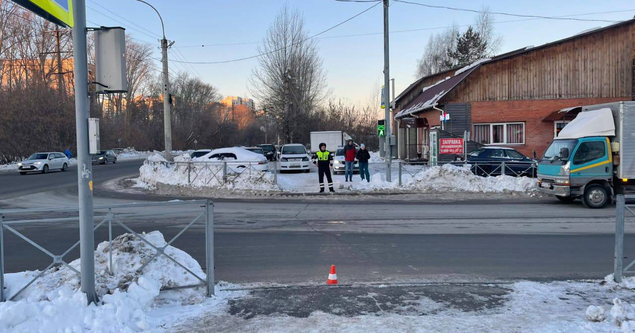 Водитель автобуса сбил девочку в Первомайском районе Новосибирска и скрылся