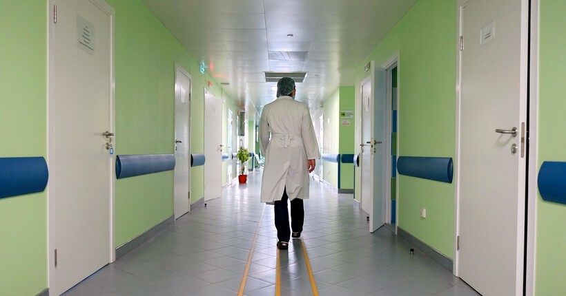 Под Новосибирском врачи спасли девочку весом 950 граммов благодаря колыбельной её мамы