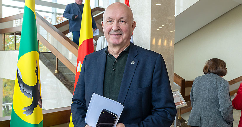 Служба продолжается