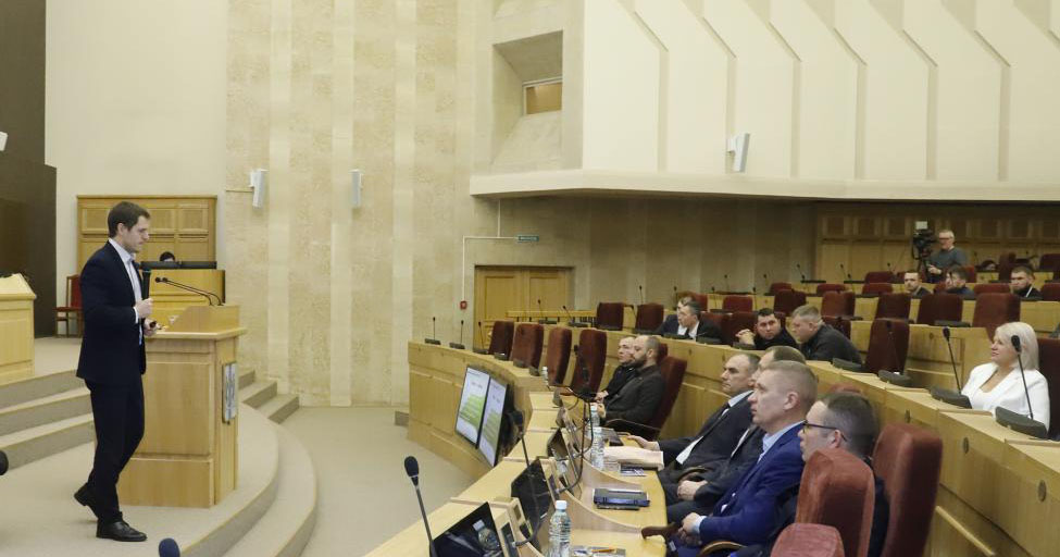 Цифровые сервисы в обычной жизни: участники СВО проходят обучение в Новосибирске