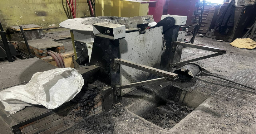 Трое сотрудников получили ожоги при плавке металла на предприятии под Новосибирском