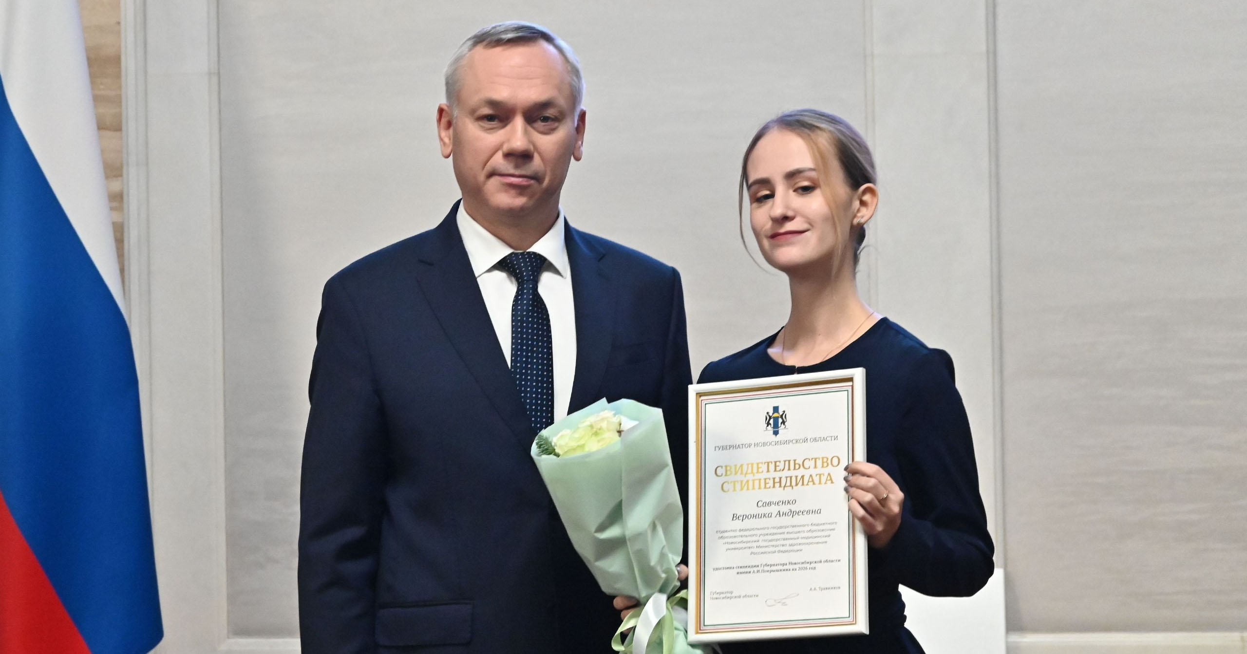 Губернатор вручил 14 лучшим новосибирским студентам-медикам свидетельства стипендиатов