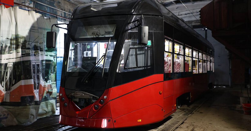 В Новосибирске до конца 2025 года модернизируют девять трамваев