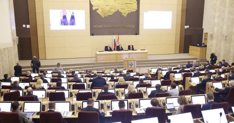  Новосибирские депутаты одобрили поправки к закону о бюджете Территориального фонда ОМС региона. 