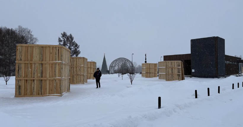10 коробов снега: в новосибирском парке &laquo;Арена&raquo; идёт подготовка к фестивалю снежной скульптуры