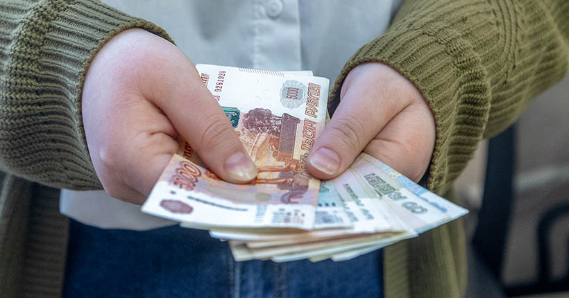 Больше 5 млн рублей задолжал работодатель 77 работникам в Новосибирской области