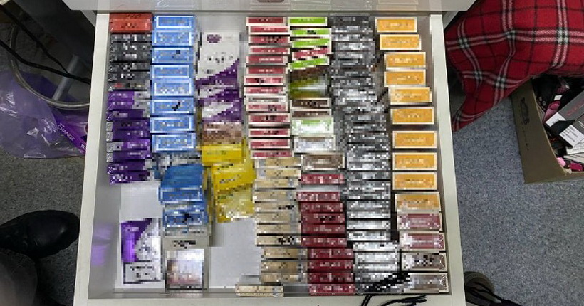 Почти 900 пачек нелегальных сигарет изъяли в Первомайском районе Новосибирска