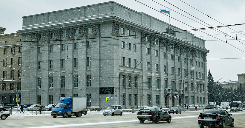 Один из двух