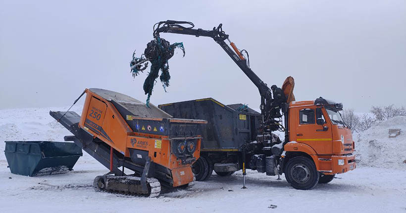 Новосибирцы продолжают сдавать ёлки в пункты утилизации