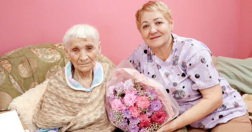 В Новосибирской области ветеран труда отметила 102-летие