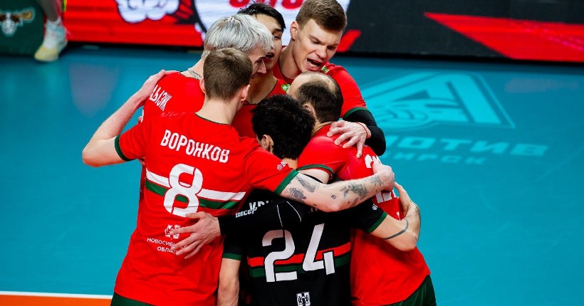 Новосибирские волейболисты спустились в метро, чтобы всех удивить