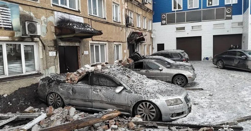 В Новосибирской области две крыши рухнули из-за накопившегося снега