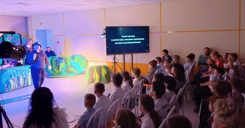 Новосибирский театр кукол показал спектакль в коррекционной школе
