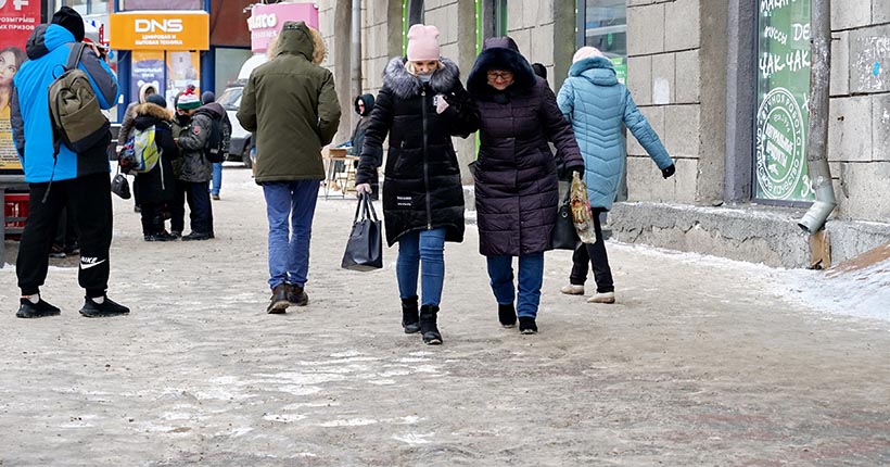 Торопитесь медленно: новосибирский врач не советует выходить на ледяные улицы пожилым горожанам