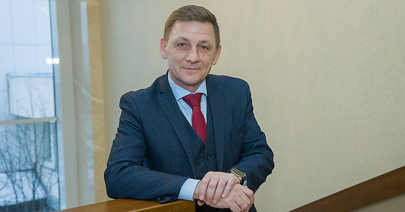 На одном уровне