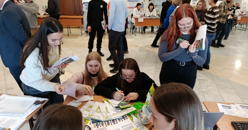 2000 новосибирских студентов участвовали в первом дне медицинской &laquo;ярмарки&raquo;