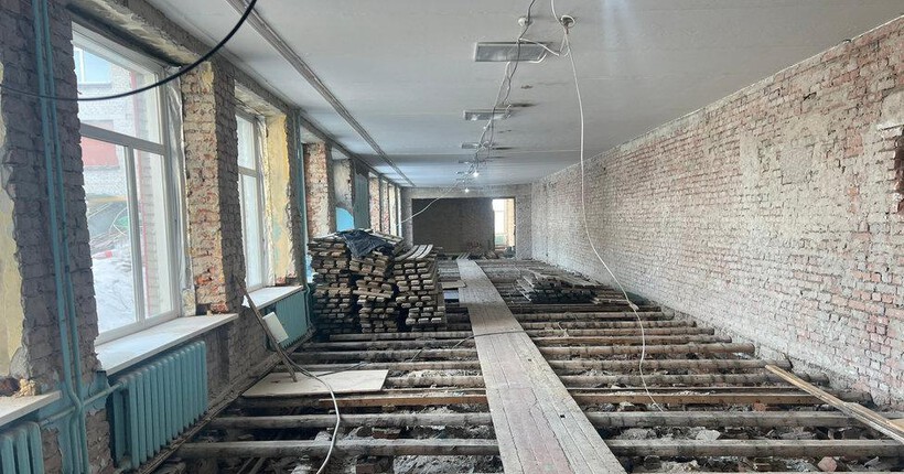 Депутаты заксобрания Новосибирской области проверили капремонт школы