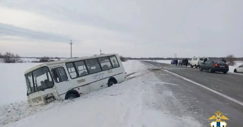 Есть пострадавшие: в Новосибирской области произошло ДТП с участием пассажирского автобуса