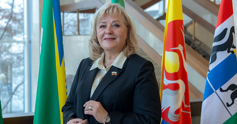 Миру нужна женская рука