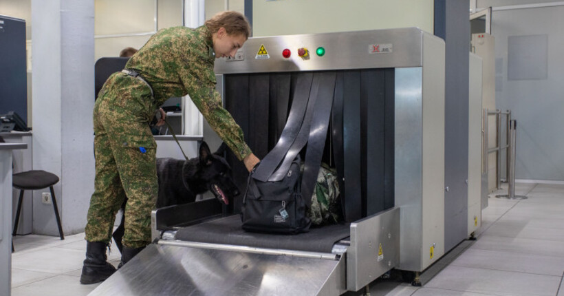 Пассажир пытался вывезти из Новосибирска в Фергану почти полмиллиона рублей