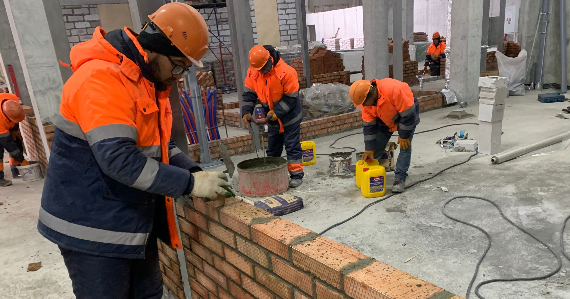 Зарплата строителя в Новосибирской области выросла на 22%