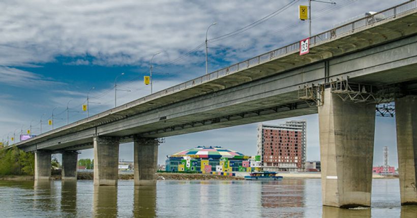 В Новосибирске перекроют часть Димитровского моста бетонными блоками