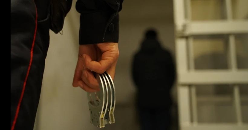 В Новосибирской области многодетная мать избила женщину-полицейского