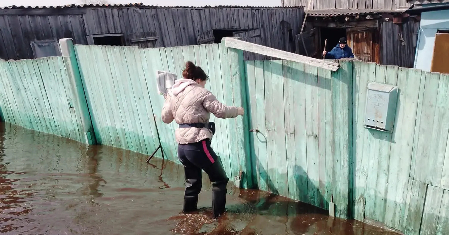 Паводок-2026: спасатели на лодках и вездеходах помогают людям в Новосибирской области