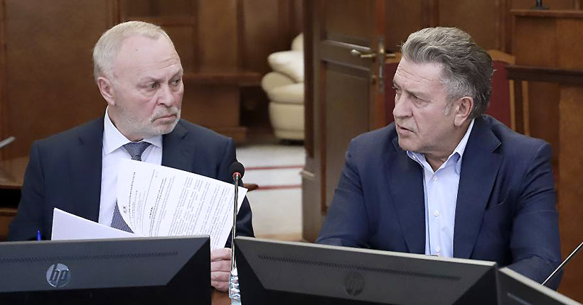 В сложных условиях