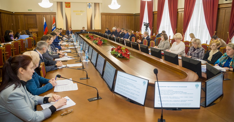 В Новосибирской области обсуждают запрет продажи бензина несовершеннолетним