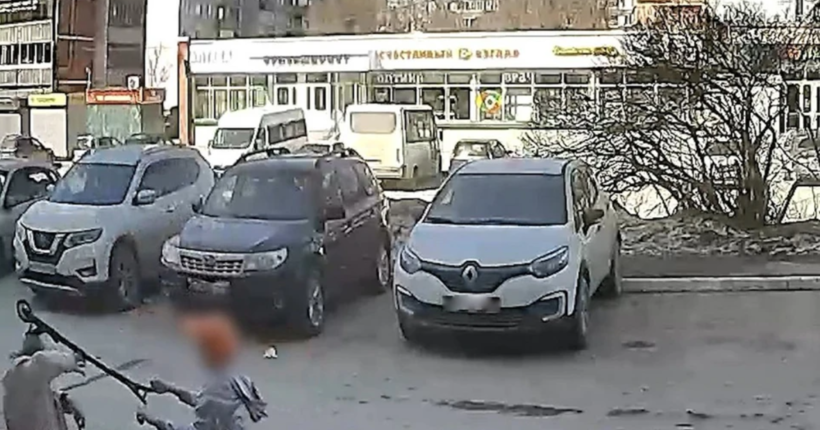 В новосибирском Академгородке подросток ударил пенсионерку самокатом по голове