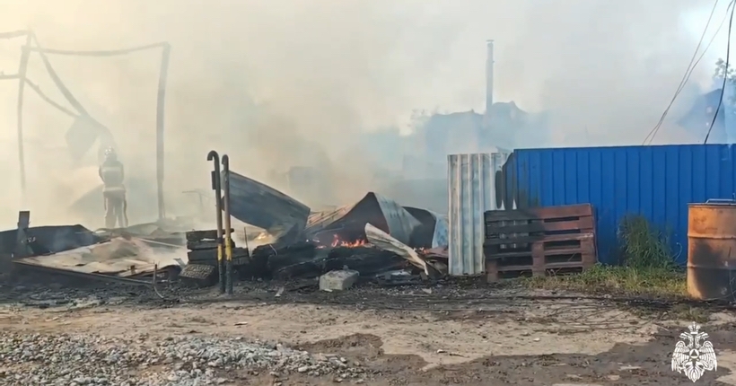 В Новосибирской области ликвидировали крупный пожар в частном секторе