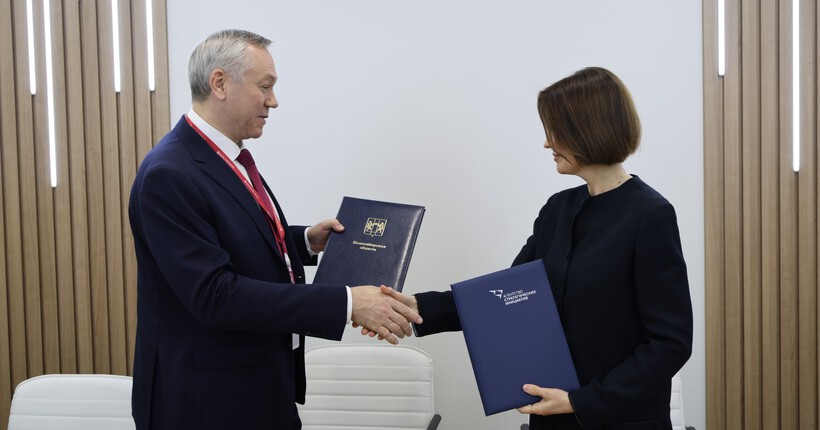 Новосибирская делегация во главе с губернатором заключила первые соглашения на ПМЭФ-2026