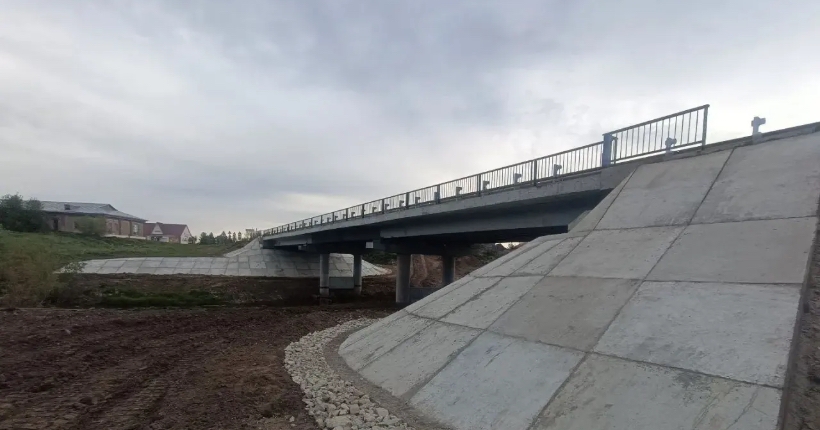 В Новосибирской области ремонтируют мост через реку Сузун