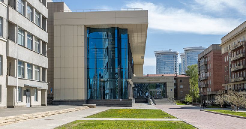 В Новосибирской филармонии из-за ремонта крыши переносят концерты 