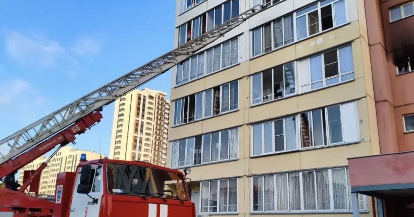 Ребёнка и 12 взрослых спасли во время пожара на Петухова в Новосибирске