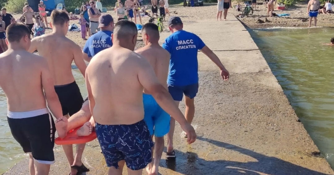 ЧП на Новосибирском водохранилище: после прыжка в воду парень получил открытую травму голову