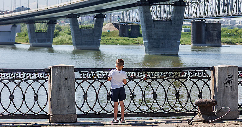 А у реки, а у реки