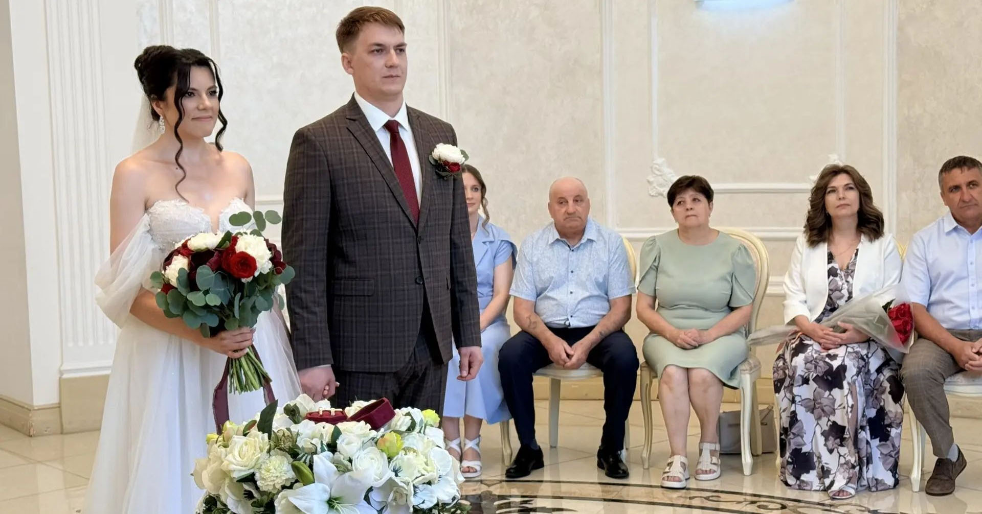 Во Дворце бракосочетания Новосибирска зарегистрировали 3000 пар молодожёнов