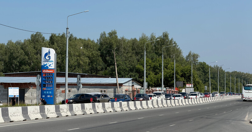 Новосибирцам отменят штрафы за парковку, полученные в очередях за бензином