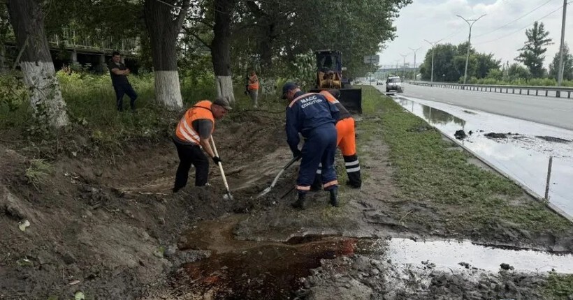 В Новосибирске спасатели ликвидировали разлив 200 литров солярки
