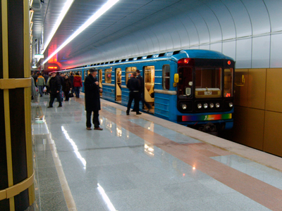 Метро 36. 10251 Метро Новосибирск. Спаркс метро Новосибирска. Радужное метро. Радуга в метро.