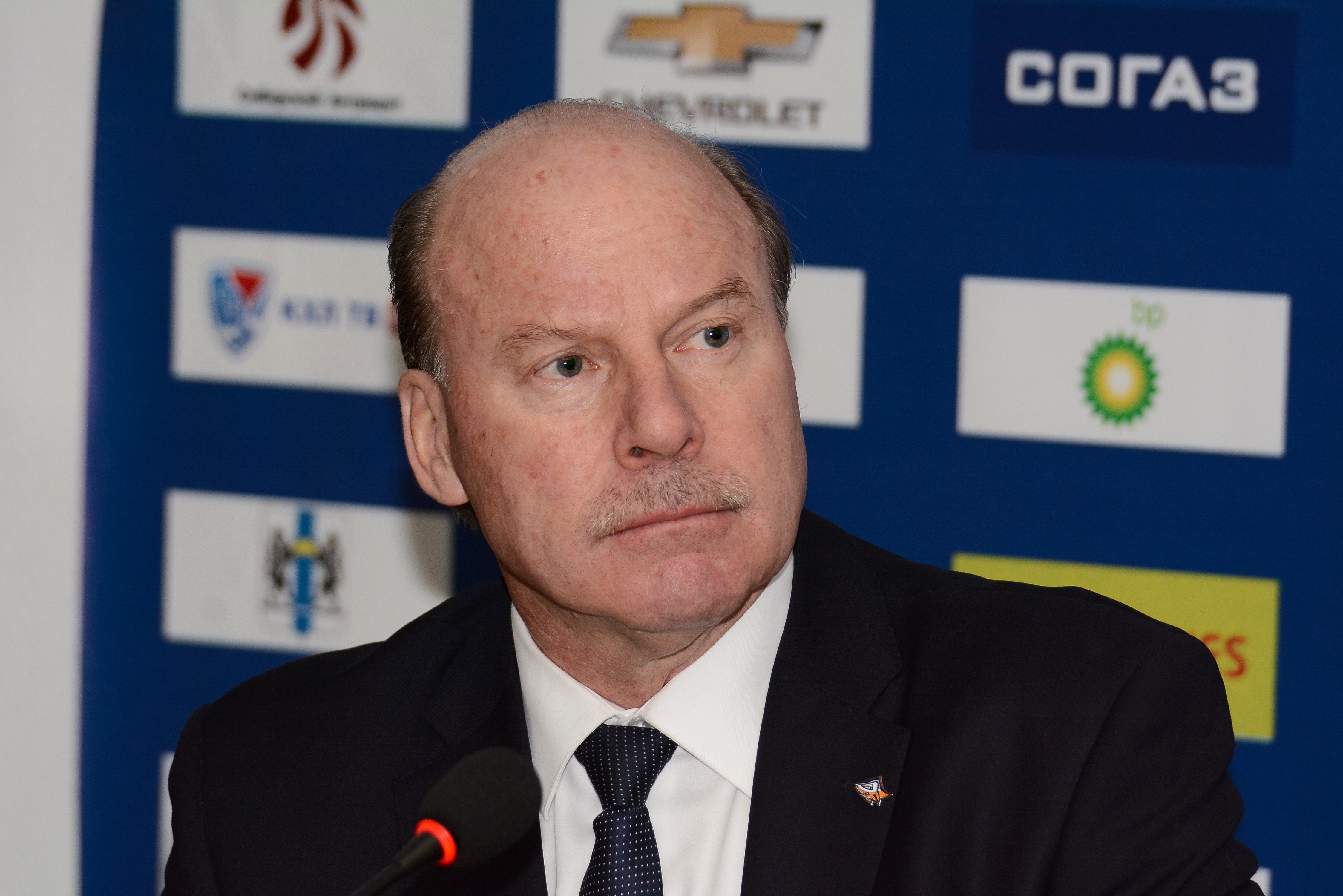 майк кинэн. майк кинэн тренер. майк кинэн тренер. кинэн тренер. майк кинен с кубком гагарина.