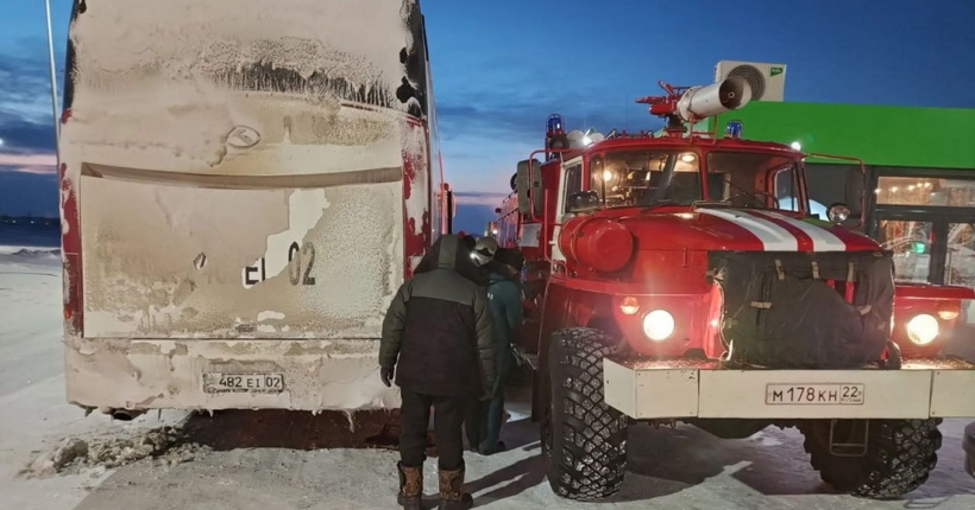 автобус сломался на трассе